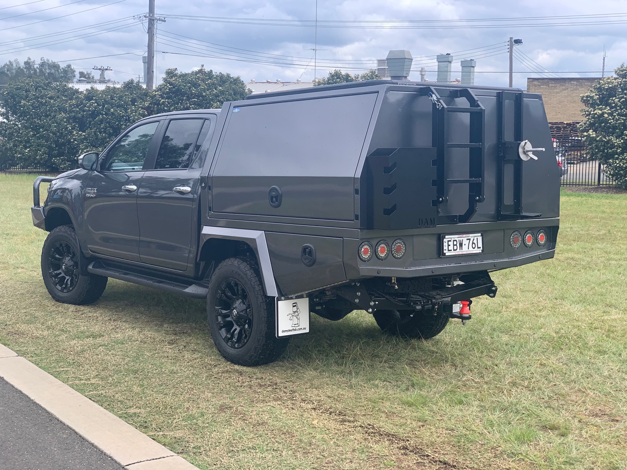 Hilux SR5 2019 Tray & Canopy
